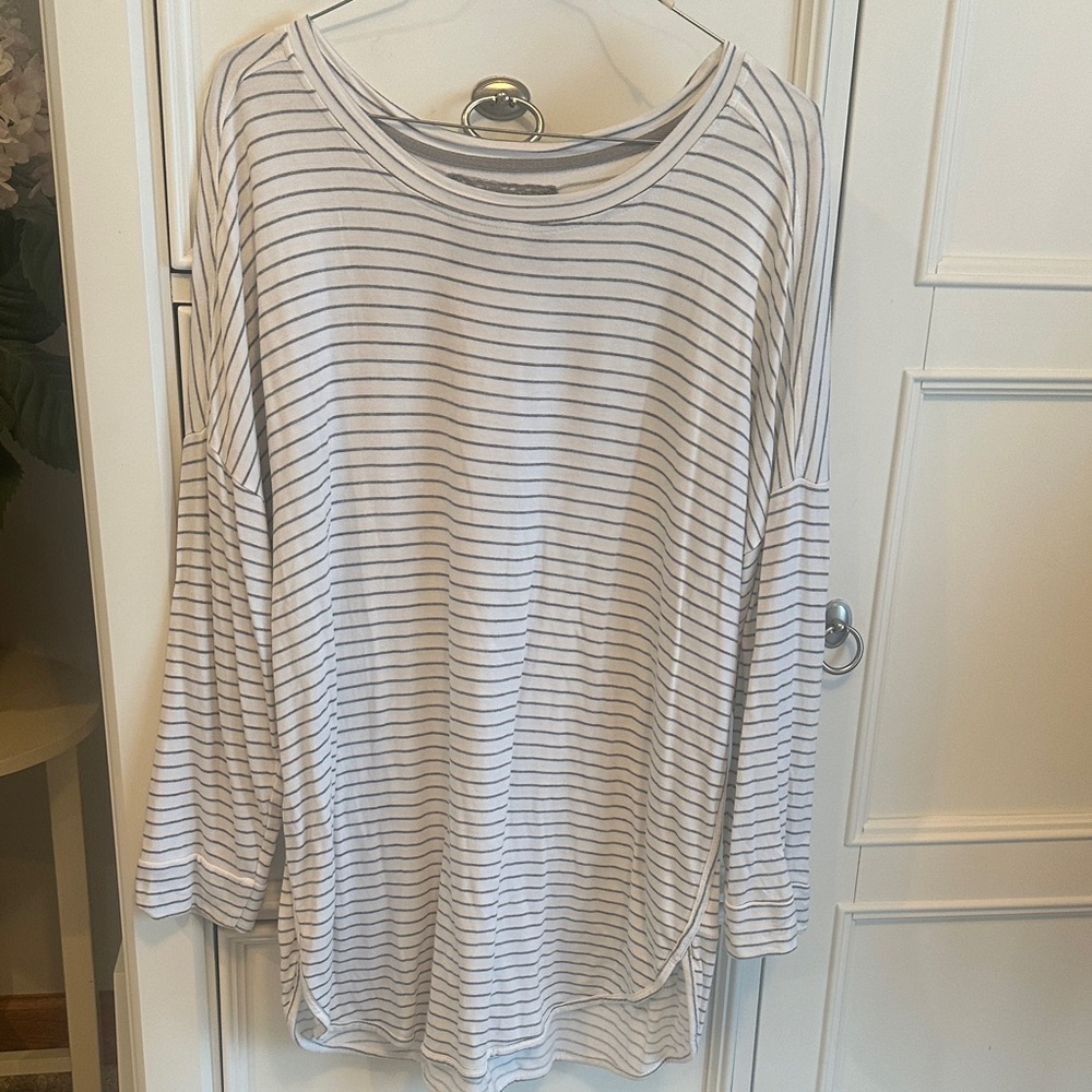 Cupio Women's Long Sleeve Striped Top - White and Gray